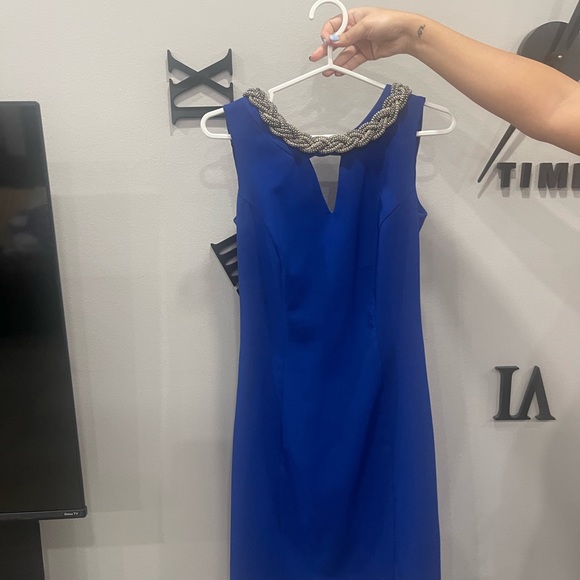 Dresses - Picture 7 of 12